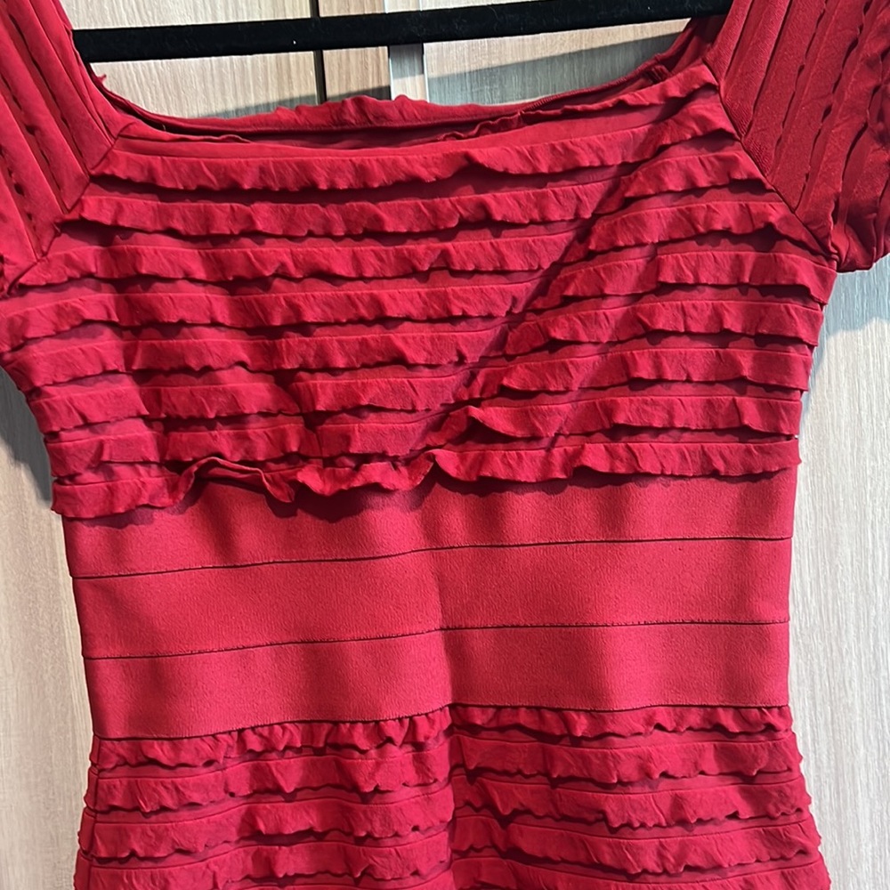 Beautiful ruby dress - Picture 5 of 5